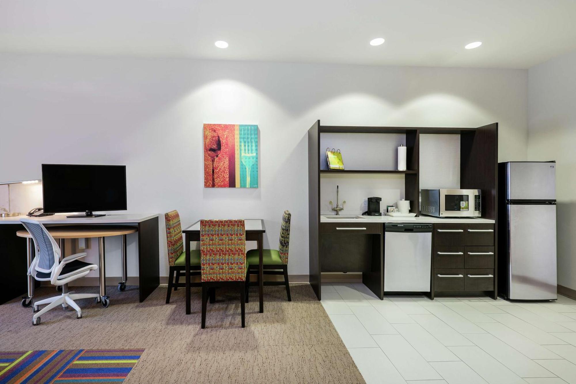 Home2 By Hilton Airport Hotel